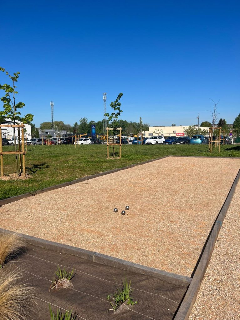 Terrain de petanque Traverses paysagères en Azobé Escaffre Bois